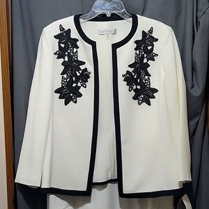 Kasper Embroidered Flyaway Jacket Plus 14 cream and black
